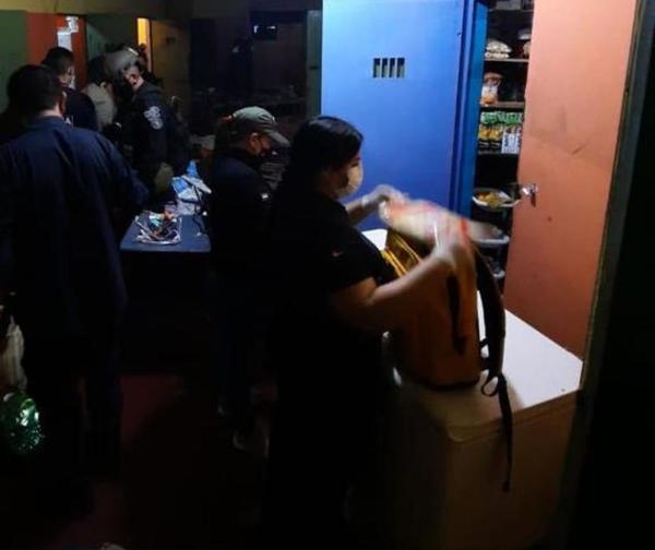 Desbaratan red de extorsión que operaba desde el penal de Itapúa