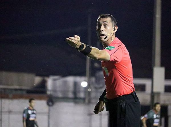 Juan Benítez, el árbitro de la final - Fútbol - ABC Color