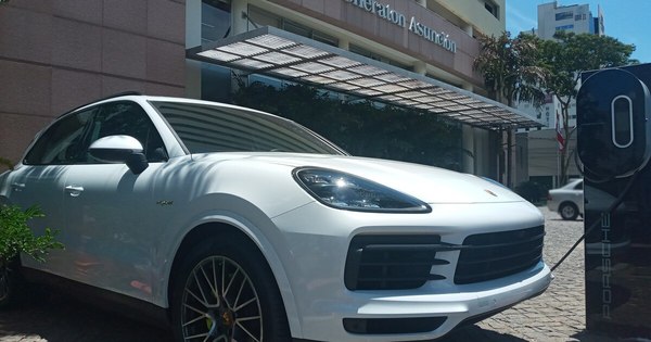 La Nación / Diesa instala cargadores eléctricos Porsche en puntos estratégicos del país