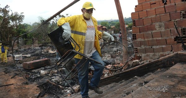 La Nación / Autoridades buscan solución habitacional definitiva para afectados por el incendio