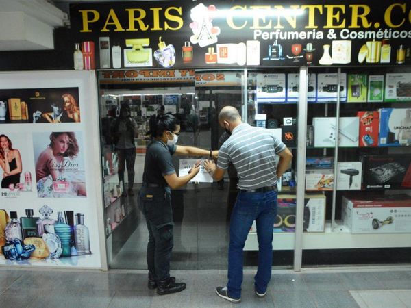 CDE: Clausuran comercio por falta de patente y denuncia por estafa