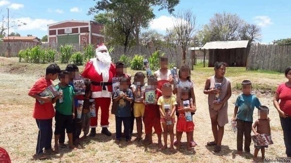 Crónica / Papá Noel llevó alegría a peques y abues avei