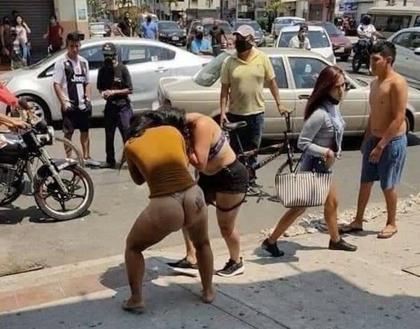 Crónica / Yiyis pelean por un tipo y terminan semiopívo