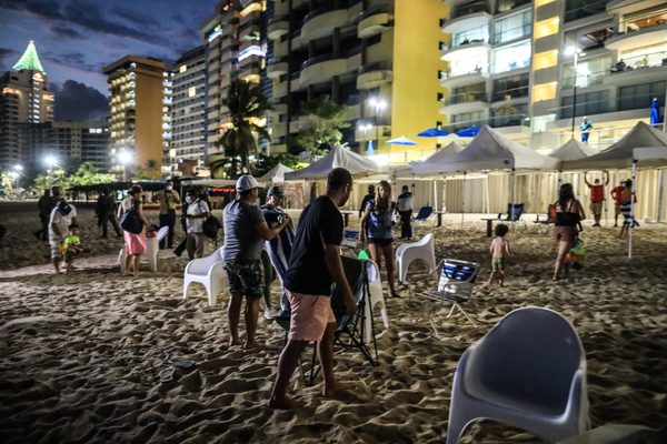 Refuerzan medidas de prevención con cierre de playas en balneario de Acapulco - MarketData