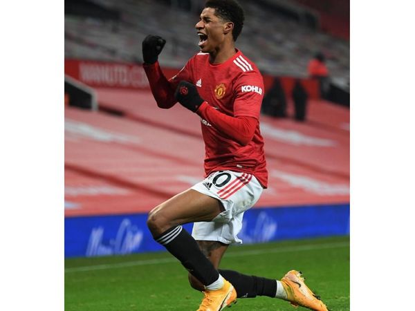 El Manchester gana en la agonía y West Ham empata