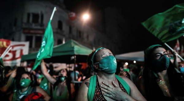 Argentina aprueba la legalización del aborto hasta la semana 14 de embarazo - Noticiero Paraguay