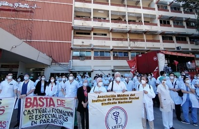 Médicos de IPS advierten con paro escalonado en repudio a exclusión de periodo de residencia para nombramientos