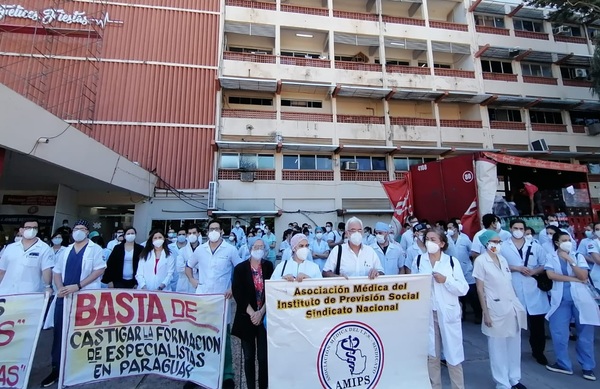 Médicos de IPS advierten con paro escalonado en repudio a exclusión de periodo de residencia para nombramientos