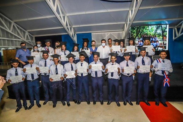 Primera promoción de Arambé: Cartes destaca oportunidad que reciben los alumnos - ADN Digital