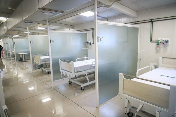 Inauguran más de 100 nuevas camas en el Hospital Nacional