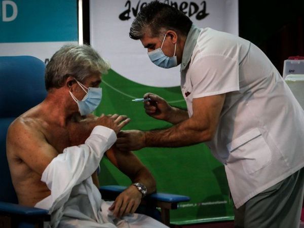 Argentina inició compaña de inmunización con vacuna Sputnik V