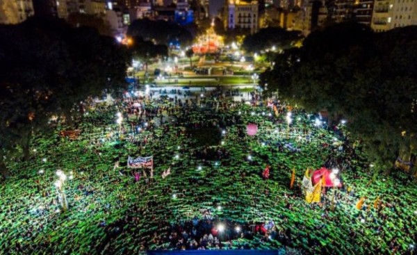 Aprueban el aborto “legal, seguro y gratuito” en el Congreso argentino