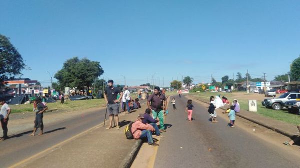 Nativos cierran ruta en Caaguazú para exigir víveres - Nacionales - ABC Color