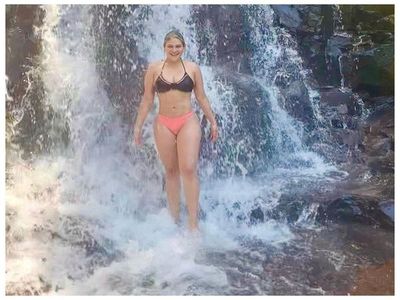 Susan Paradeda peló su cuerazo en un arroyito