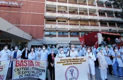 Médicos de IPS advierten con paro escalonado en repudio a exclusión de periodo de residencia para nombramientos