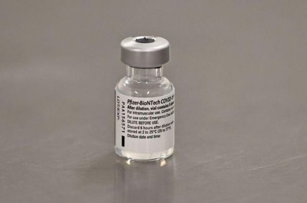 Enfermero de California da positivo más de una semana después de recibir vacuna de Pfizer