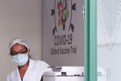 Reino Unido aprueba la vacuna de AstraZeneca/Oxford para el COVID-19