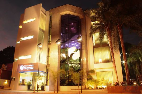 Aseguradora Yacyretá recibe certificación por ser un gran lugar para trabajar - Megacadena — Últimas Noticias de Paraguay