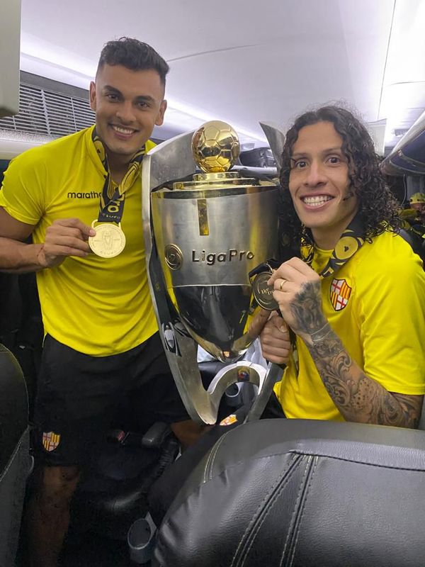 Dos paraguayos campeones en Ecuador - Fútbol - ABC Color