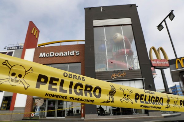 Reabren investigación contra McDonald's por la muerte de dos empleados en Perú - MarketData
