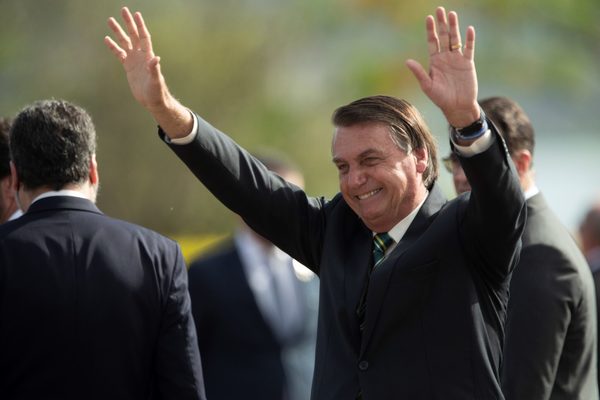 Bolsonaro anuncia un aumento del 5,26 % del salario mínimo en Brasil - MarketData
