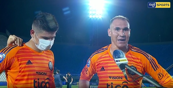 Azcona se deshace en elogios para Aguilar: “Alfredo demostró que es el mejor arquero del fútbol paraguayo”