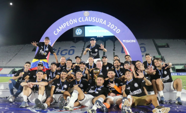 HOY / Clubes saludan al nuevo monarca