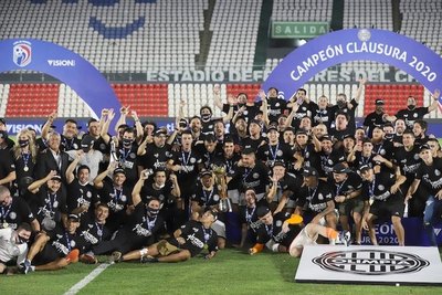 Crónica / OLIMPIA Y SU TÍTULO 45