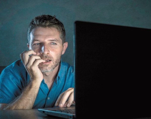Crónica / “Mi pareja es adicta al sexo, en su celular tiene mil fotos”