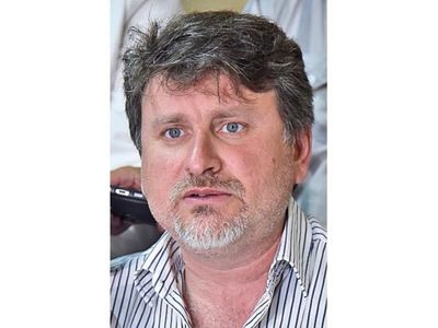 Titular de Petropar no renunciará y habla de despidos tras el escándalo