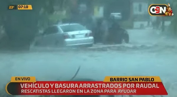 Raudales arrastran rodado en barrio San Pablo