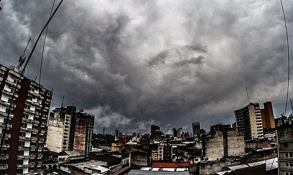 Lluvias y tormentas en el último día del año