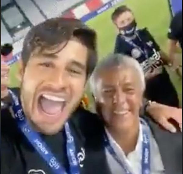 La emoción de Iván Torres: abrazo a Néstor Gorosito y “Gorotito, ehhh” - Olimpia - ABC Color