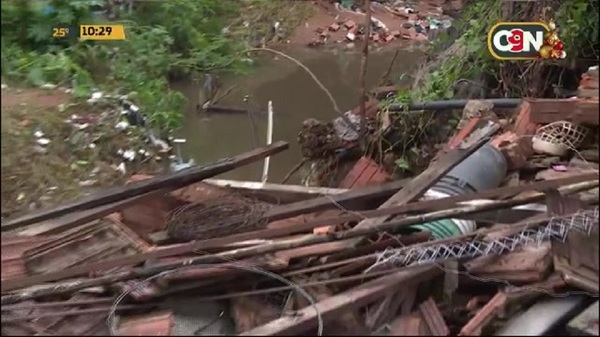Villa Elisa: Vivienda derrumbada tras desborde de arroyo - C9N