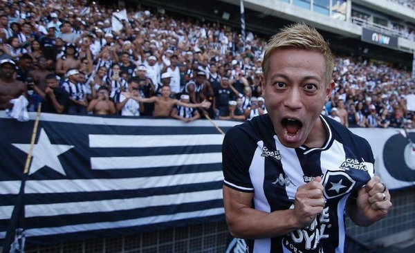 HOY / El japonés Honda rescinde su contrato con el Botafogo de Gatito Fernández