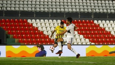Nicolás Maná convierte el golazo de la final