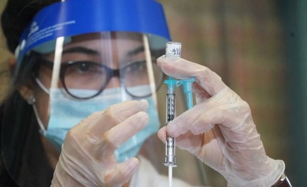 HOY / Mientras Paraguay espera, 50 países ya comenzaron a vacunar contra Covid-19