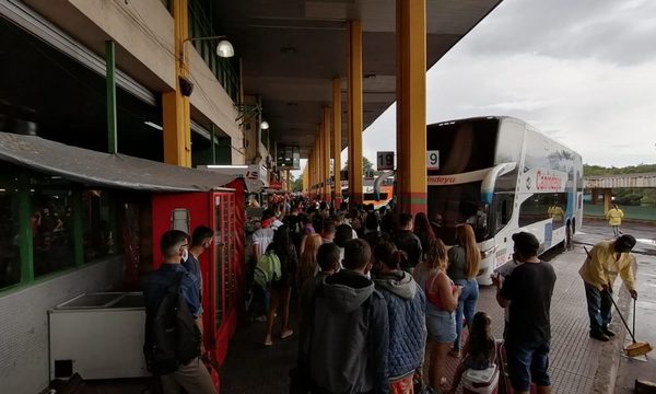 Intenso movimiento en la Terminal de Ómnibus