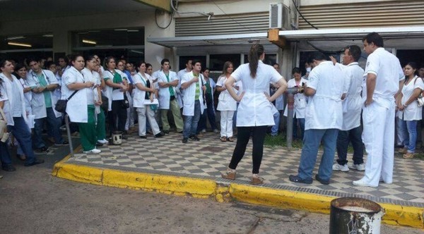 Médicos del IPS anuncian huelga general para primera semana de enero