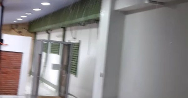 La Nación / Pabellones recientemente inaugurados en el Hospital de Encarnación quedaron bajo agua
