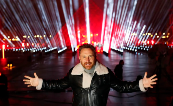 HOY / David Guetta dará un concierto de Nochevieja desde la Pirámide del Louvre