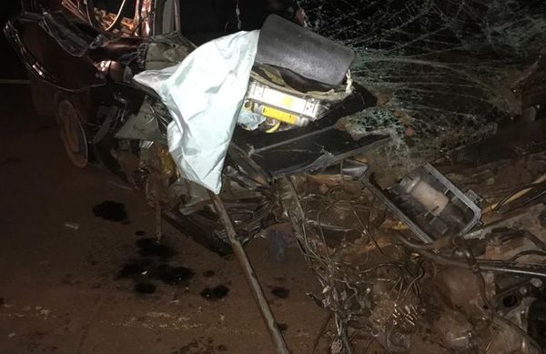 Itakyry: choque entre camión y automóvil deja heridos graves  - ABC en el Este - ABC Color