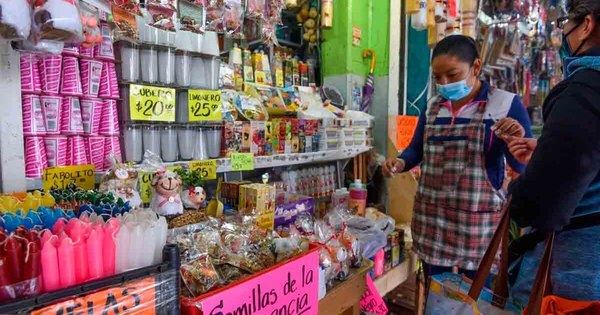 La Nación / México: Decae venta de amuletos y artículos festivos de Año Nuevo por COVID-19