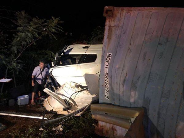 Aparatoso accidente deja tres heridos en Alto Paraná