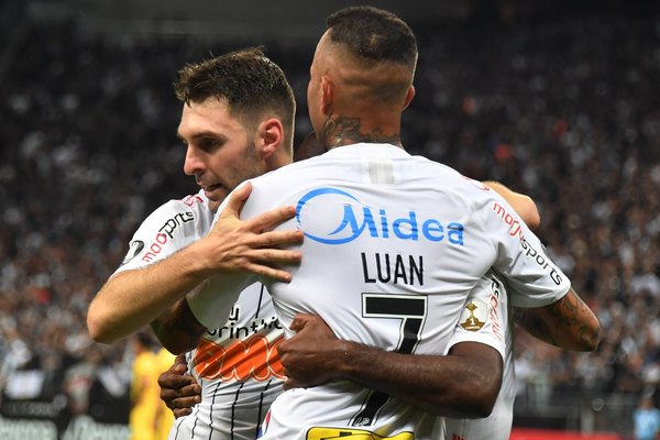 Cerro negocia la contratación de un delantero bicampeón de América