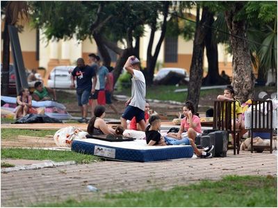 Afectados por incendio en la Chacarita pasarán el Año Nuevo en una plaza