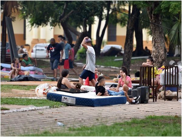 Afectados por incendio en la Chacarita pasarán el Año Nuevo en una plaza