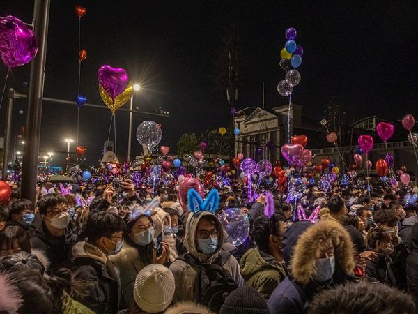 Wuhan celebró en masa la llegada del 2021