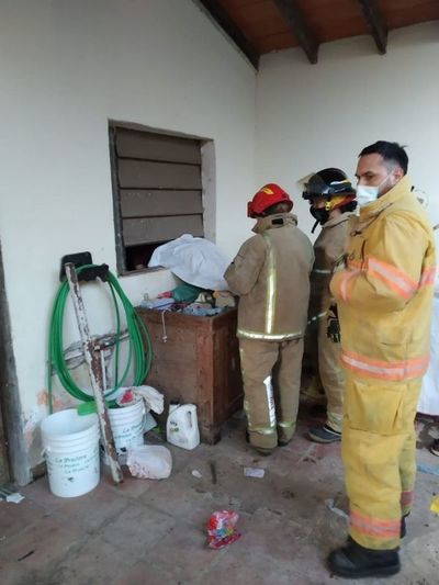 Farreó, olvidó sus llaves, trató de entrar por la ventana y quedó atrapado