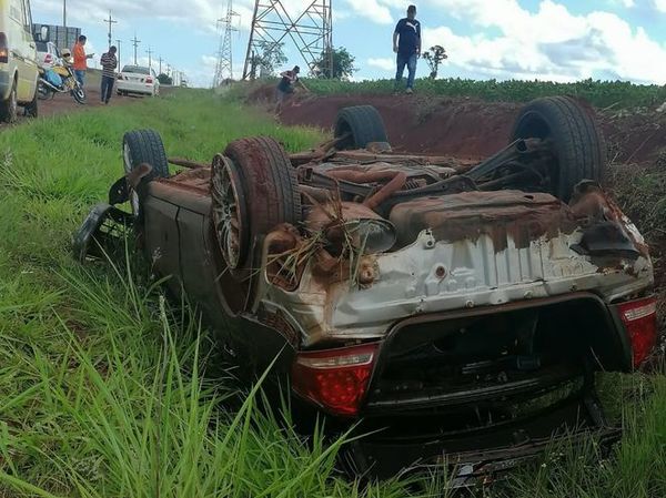 Alta velocidad, mal cálculo y salida de carril: chocan dos autos, muere una niña de 7 años